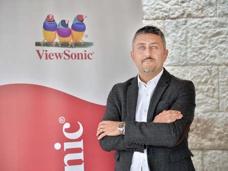 Burak Aydin, director al ViewSonic pentru regiunea Europei Centrale si de Est: In primul trimestru al acestui an ne-am crescut vanzarile din Romania cu 40% pe toate gamele de produse. Recent, am semnat un parteneriat cu NOD - cel mai mare distribuitor IT de pe plan local - si vrem sa continuam sa crestem pe piata din Romania