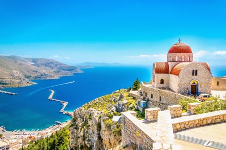 AeroVacante, din grupul Aerotravel, introduce 14 curse cu zbor charter catre Lesbos, unde un sejur e mai ieftin cu pana la 20% fata de pachete similare in alte insule grecesti