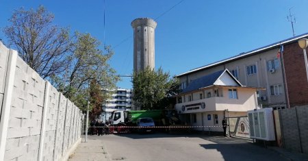 Turnul copilariei a fost demolat. Cum au reactionat localnicii dupa ce a fost pus la pamant <span style='background:#EDF514'>CASTELU</span>l de apa din Slatina