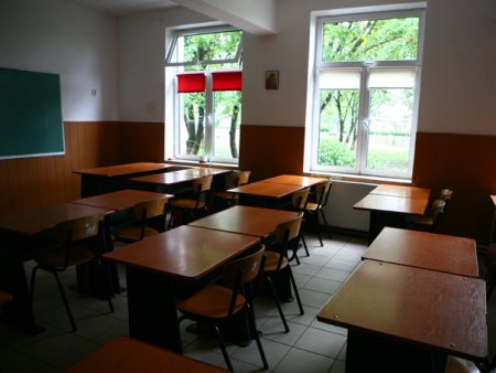 Prefectura Capitalei: Elevii sunt de acord cu <span style='background:#EDF514'>INTRODUCERE</span>a unor masuri de preventie in scolile din Bucuresti
