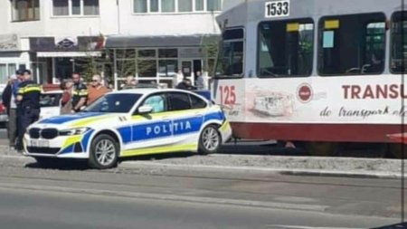 BMW de politie nou-nout, facut praf in Galati de un tramvai. Cu ce se ocupa vatmanita in momentul impactului FOTO
