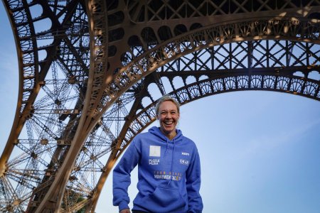 O frantuzoaica a doborat recordul mondial la catarare pe franghie: a urcat pana la etajul al doilea al <span style='background:#EDF514'>TURNU</span>lui Eiffel