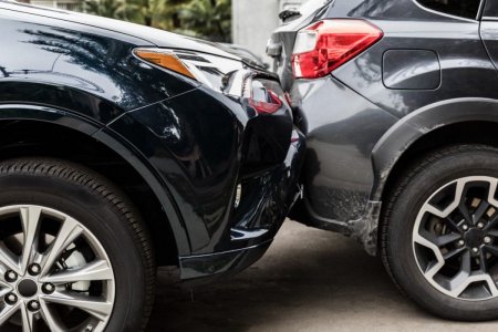 Regizori de accidente auto, saltati de mascati! <span style='background:#EDF514'>PREJUDICIU</span> de zeci de mii de euro