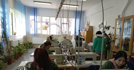 Scoala de <span style='background:#EDF514'>ELITA</span> a textilistilor romani. Fac practica la fabrici care produc pentru mari branduri din Europa