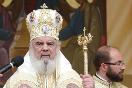 <span style='background:#EDF514'>SALARII</span>le preotilor din Romania. Patriarhul Daniel are un venit brut de aproximativ 25.000 de lei
