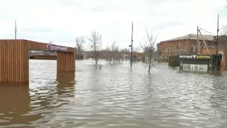 O regiune din Rusia se confrunta cu cele mai grave inundati din ultimii 80 de ani. Cel putin 100.000 de oameni, evacuati