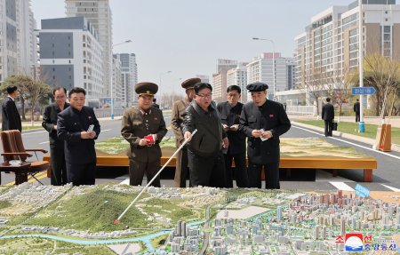 Kim Jong Un i-a anuntat pe nord-<span style='background:#EDF514'>COREENI</span> ca este momentul sa fie pregatiti de razboi