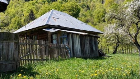 Premiera nationala: Satul din Romania unde mai multe case <span style='background:#EDF514'>LOCUITE</span> vor fi reabilitate cu bani europeni, pentru a fi vizitate de turisti