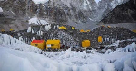 Nepalul incepe o campanie de colectare a gunoaielor si de recuperare a cad<span style='background:#EDF514'>AVRE</span>lor de pe Everest