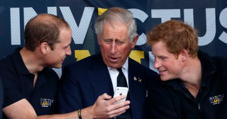 Regele <span style='background:#EDF514'>CHARLES</span> al III-lea spera sa joace rolul de pacificator intre Harry si William la urmatoarea reuniune a familiei