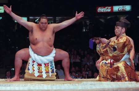 A murit Ake<span style='background:#EDF514'>BONO</span>, unul dintre cei mai cunoscuti luptatori de sumo din lume