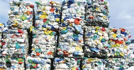 Lumea ingropata in plastic: Populatia P<span style='background:#EDF514'>AMANTUL</span>ui va genera 220 de milioane de tone de deseuri in acest an. Ce tara este pe primul loc