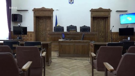 Un barbat din Cluj a pretins ca este avocat si a reprezentat in instanta o femeie intr-un proces de <span style='background:#EDF514'>DIVORT</span>. Ce a urmat