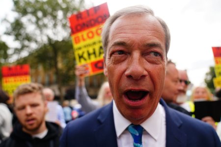Partidul lui Nigel Farage a dat afara un candidat pentru ca era 