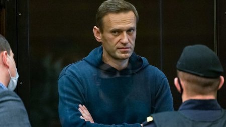 Ultima scrisoare a lui Navalnii catre lume”. Opozantul rus si-a scris memoriile in inchisoare. Cand va fi publicata <span style='background:#EDF514'>CARTEA</span>