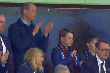 Printul William si fiul sau cel mare, George, au asistat la meciul Aston Villa - Lille
