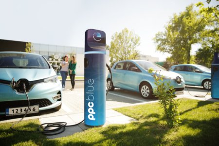 Compania de mobilitate electrica a grupului PPC din Romania, care opereaza o retea de 500 de puncte de incarcare a masinilor electrice, adopta o noua identitate de brand dupa <span style='background:#EDF514'>PRELUARE</span>a activelor Enel