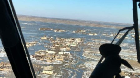 <span style='background:#EDF514'>INUNDATIILE</span> au facut prapad in Kazahstan. Imaginile dezastrului lasat in urma de viituri