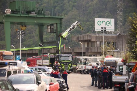 Sapte oameni au murit, in total, in explozia de la centrala hidroelectrica Enel din Italia, inclusiv <span style='background:#EDF514'>UN ROMAN</span>, arata bilantul final