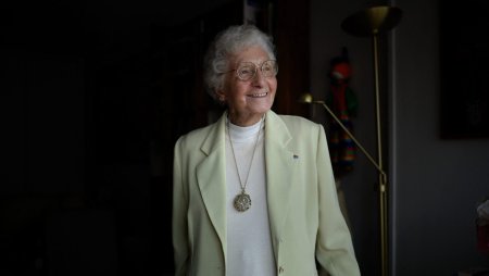 Am vrut sa schimb lumea. Si inca vreau s-o schimb!. Melanie Berger-Volle, 102 ani, membra a Rezistentei franceze in timpul ocupatiei, va purta <span style='background:#EDF514'>FLACARA</span> olimpica spre Paris