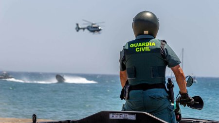 Cadavrele a patru femei au fost gasite pe o <span style='background:#EDF514'>BARCA</span> in deriva, in largul coastei Spaniei, in apropiere de Cartagena
