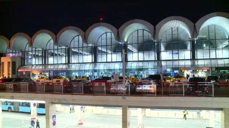 Cu siguranta infarct. Pasagerii de pe Aeroportul Otopeni, ingroziti de alerta cu bomba de la bordul unei <span style='background:#EDF514'>AERONAVE</span>