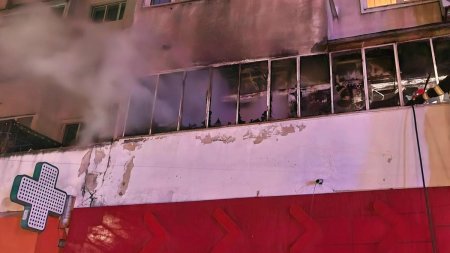 Incendiu puternic intr-un bloc din <span style='background:#EDF514'>GIURGI</span>u. Au fost afectati patru proprietari