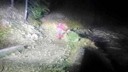 Doi ucraineni au fost salvati de pe munte, in Maramures, dupa o noapte intreaga de cautari. Sunt de 3 zile si 3 nopti pe drum