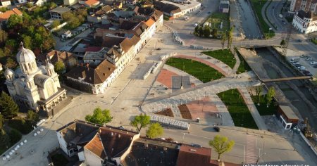 Centrul istoric din Hunedoara se schimba complet. De ce sunt renovate cladirile vechi si degradate VIDEO