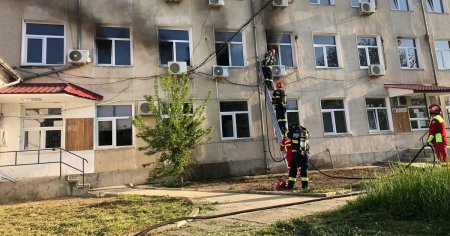 Incendiu provocat de un aparat de aer conditionat la Directia Sanitar-<span style='background:#EDF514'>VETERINAR</span>a Arges. Cat de mari sunt pagubele produse