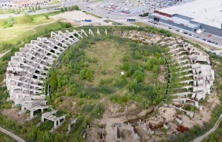 Probleme fara sfarsit! Stadionul inceput in 1987 a fost napadit de <span style='background:#EDF514'>VEGETATIE</span> » Proiect nou demarat: cost de 157 milioane de euro