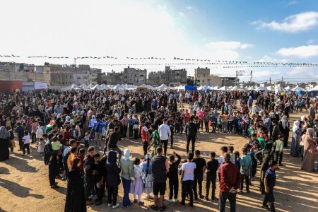 Nu exista bucurie. Palestinienii din Gaza au marcat sfarsitul <span style='background:#EDF514'>RAMADAN</span>ului in moschei si case distruse, in timp ce razboiul dintre Israel si Hamas continua