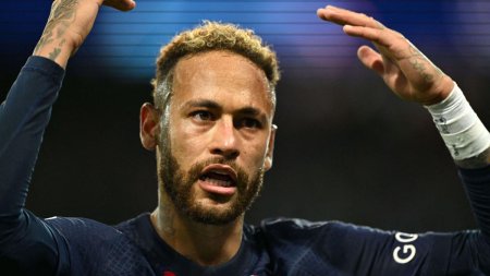 Unii jucatori nu-l mai suportau - Un membru al s<span style='background:#EDF514'>TAFF</span>-ului PSG explica declinul lui Neymar la PSG