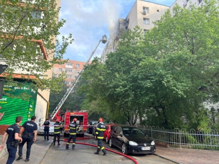 <span style='background:#EDF514'>INCENDIU LA UN BLOC</span> din Bucuresti. Doi oameni au murit si 5 au fost intoxicati cu fum. Care este cauza probabila