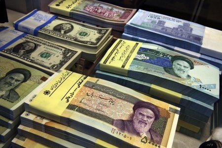 Rialul iranian a coborat duminica, <span style='background:#EDF514'>TEMPO</span>rar, la un minim record fata de dolarul SUA, dupa atacul Iranului  impotriva Israelului