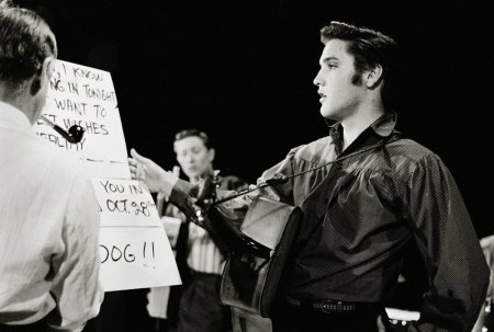 Cum a devastat <span style='background:#EDF514'>ELVIS</span> Presley in tinerete casa unui prieten. Dezvaluiri dupa aproape 70 de ani ale actorului din West Side Story