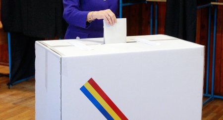 Aproape o <span style='background:#EDF514'>TREIME</span> dintre candidatii propusi de partide pentru alegerile europarlamentare din iunie sunt femei