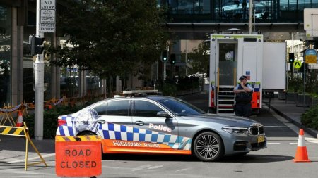 Inca un atac cu cutitul in Sydney. Un episcop a fost injunghiat in timp ce tinea o slujba. Lumea a fugit ingrozita