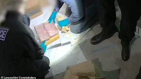 Ce au descoperit politistii in blocurile de cascaval dintr-un depozit. Valoreaza peste 20 de milioane de euro. VIDEO