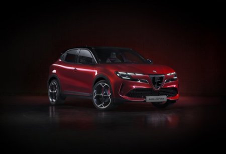 Alfa <span style='background:#EDF514'>ROMEO</span> redenumeste un model de SUV pentru a dezamorsa tensiunile cu Italia