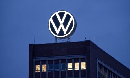 Grupul <span style='background:#EDF514'>VOLKSWAGEN</span> reduce numarul de angajati