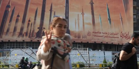 Re<span style='background:#EDF514'>PRIMAR</span>ea femeilor din Iran se intensifica sub acoperirea razboiului: Mai degraba ne ucide politia morala decat un atac israelian