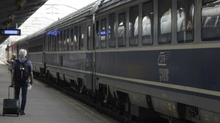 CFR Brasov anunta anularea a 14 trenuri in <span style='background:#EDF514'>WEEKEND</span>-uri din cauza lipsei mecanicilor