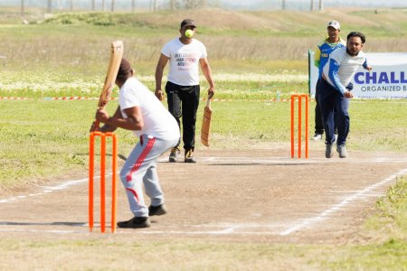 Adio, oina! Srilankezii din Galati, Braila si <span style='background:#EDF514'>ALBA IULIA</span>, au organizat un turneu de cricket