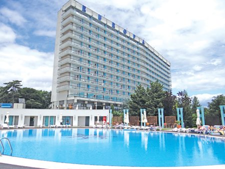 Cum renaste Eforie? Cererea de vacante este cu 27% mai mare pentru sezonul turistic din acest an.  <span style='background:#EDF514'>EFORIE S</span>-a dezvoltat in ultimii ani ca urmare  a investitiilor facute de hotelierii din statiune, reusind sa atraga tot mai multi turisti in zona.