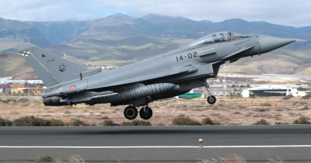 <span style='background:#EDF514'>ROCAD</span>a de aeronave Eurofighter la Baza Kogalniceanu
