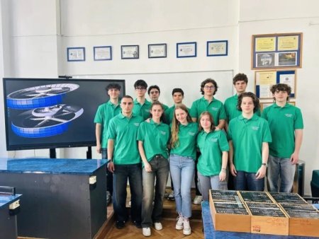Explorand noi orizonturi: elevii Romaniei castiga Marele Premiu la Concursul NASA S<span style='background:#EDF514'>PACE</span> Settlement Contest