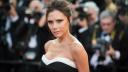 Victoria Beckham implineste 50 de ani. De la membra a trupei <span style='background:#EDF514'>SPICE</span> Girls la celebra prezentatoare de moda. GALERIE FOTO