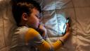 Cat de periculoase pot fi telefoanele mobile si retelele sociale pentru copii. Solutii pentru parinti