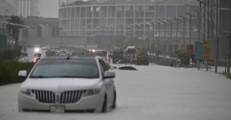 Furtuna istorica in Dubai! Aeroportul si pista s-au inundat, mall transformat in piscina, iar mai multe masini de lux au fost distruse. VIDEO